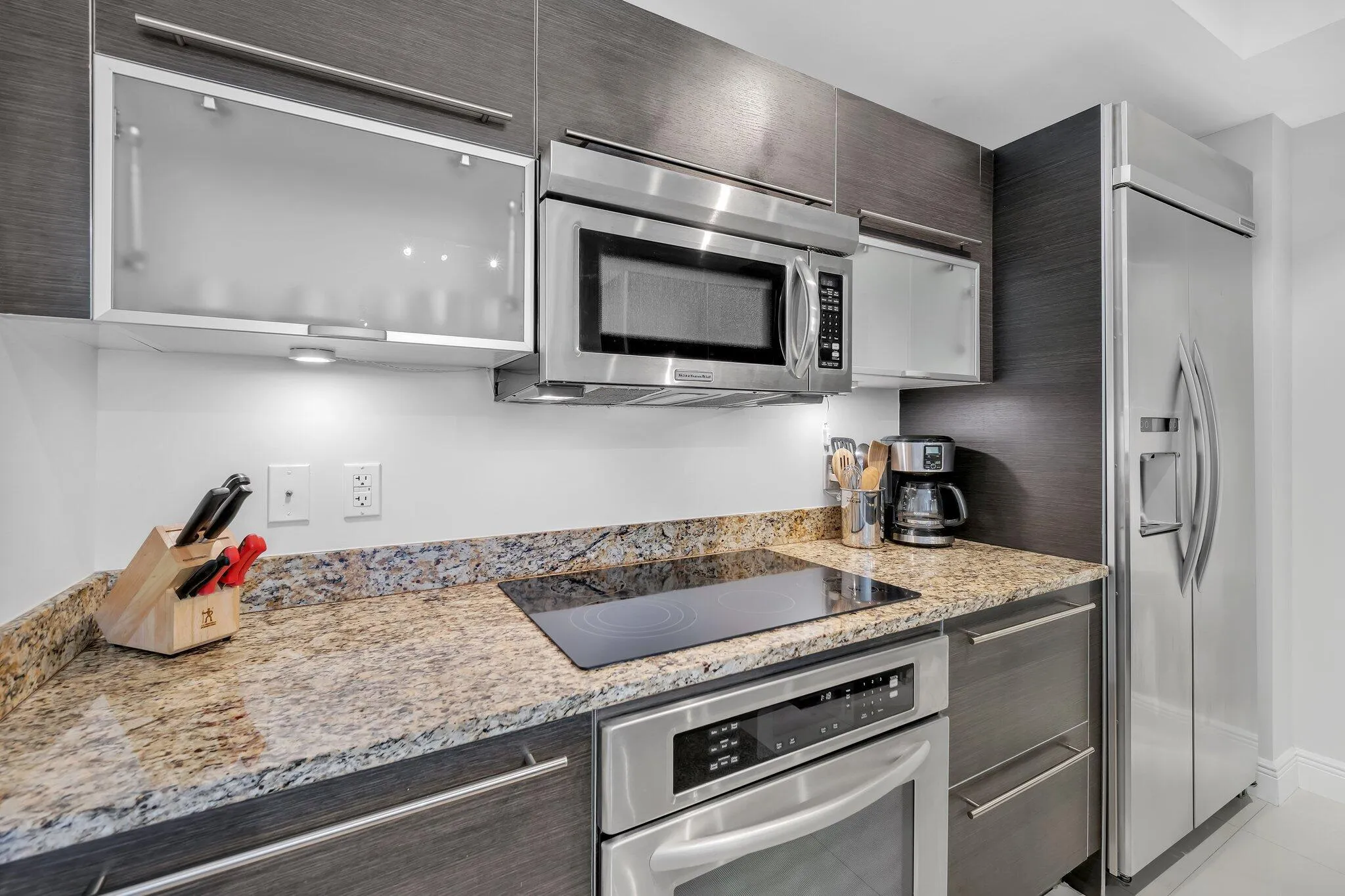 Modern Kitchen, All S/S Appliances
