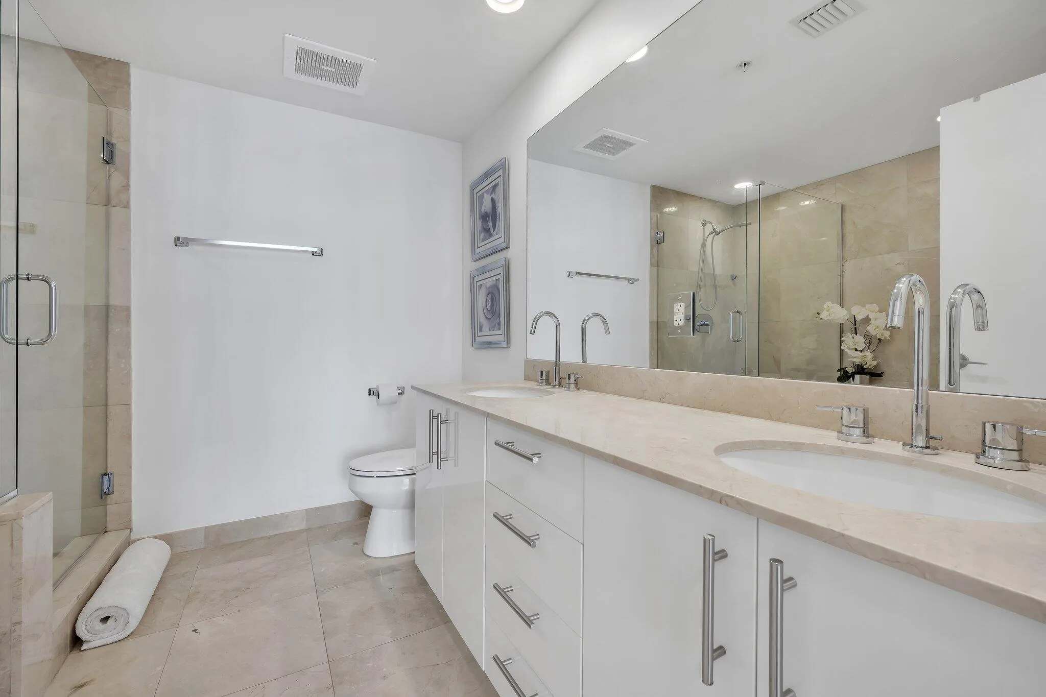 Primary Bathroom, Double Sink Vanity