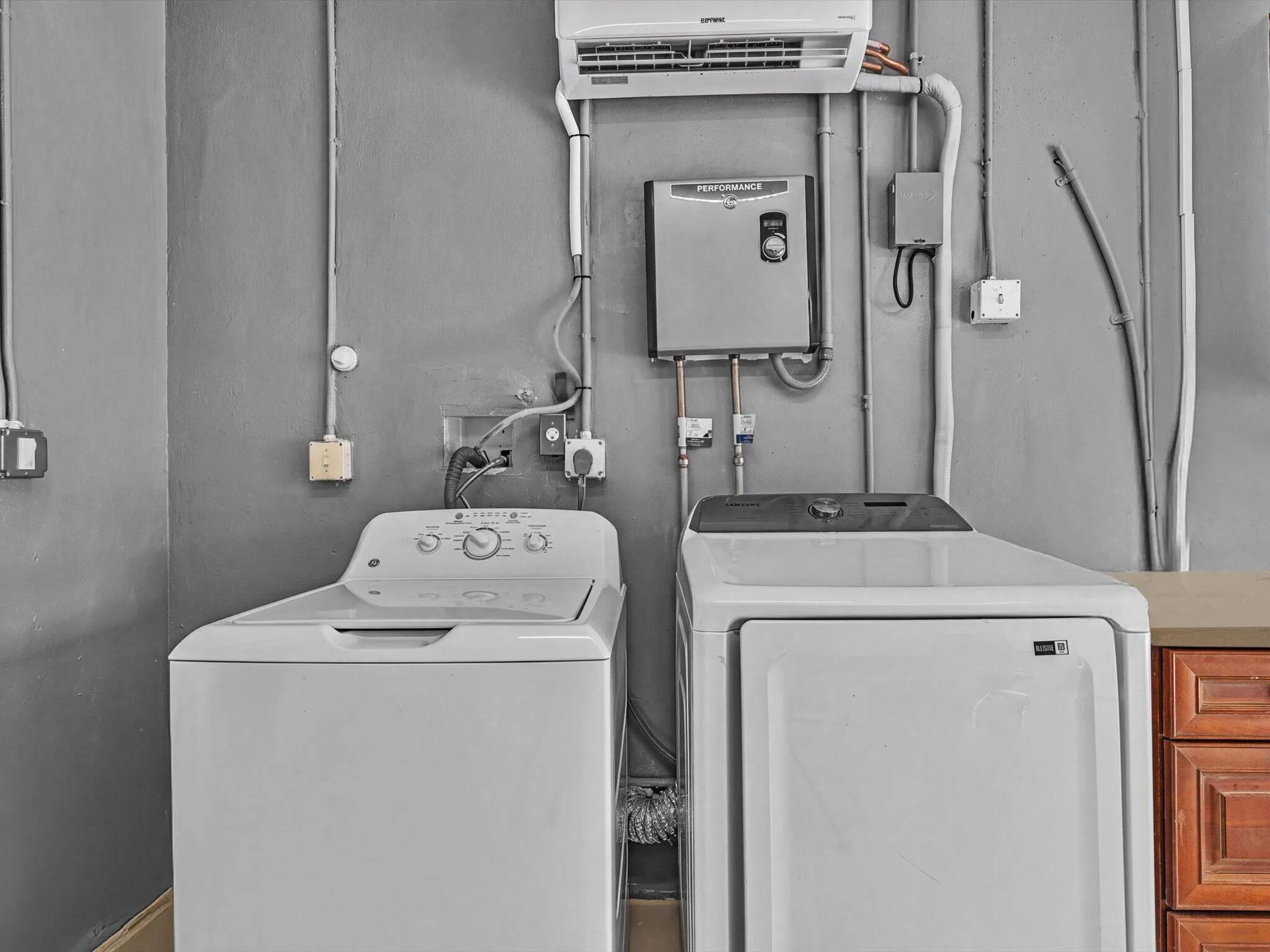 Wall-mounted tankless water heater