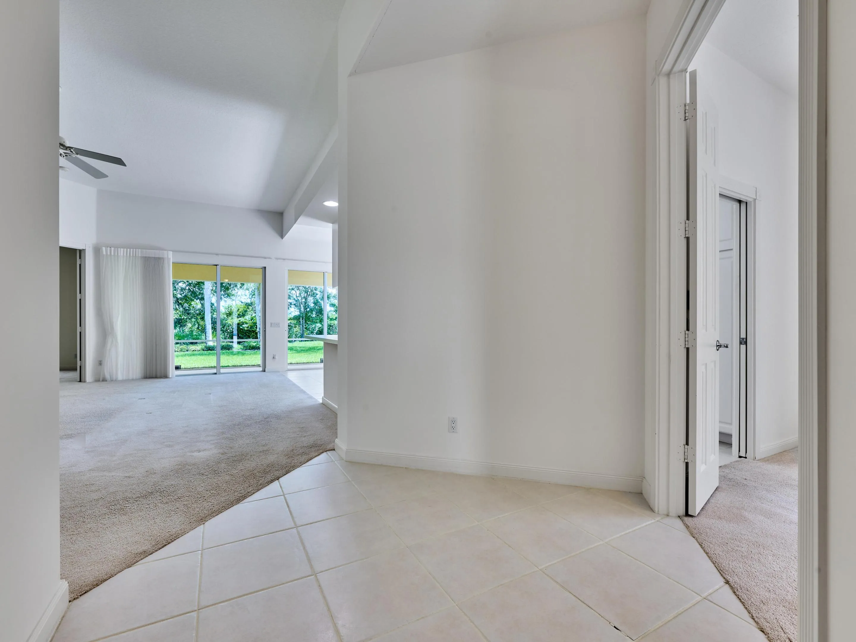 Entry/Foyer