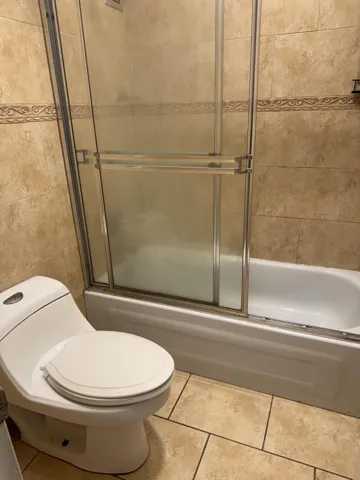 Main bathroom/tub