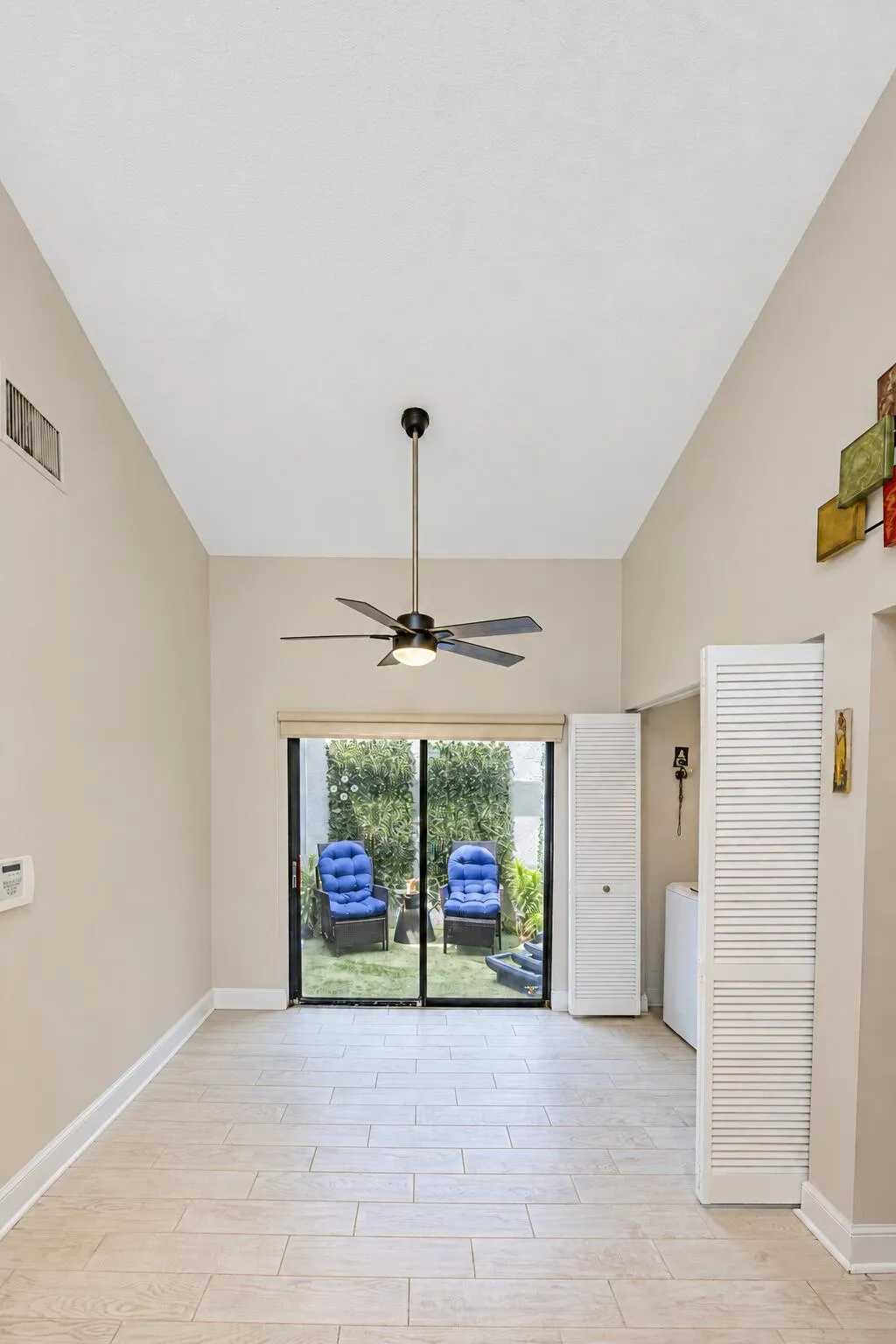 980 breakfast nook