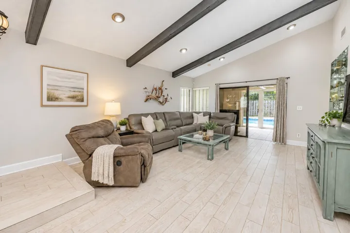 980 living room
