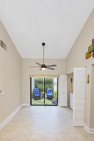 980 breakfast nook