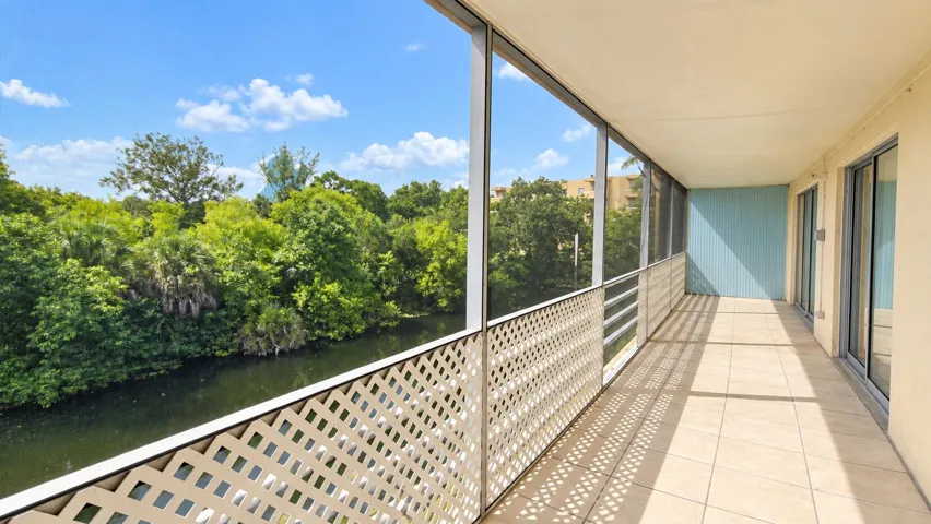 balcony