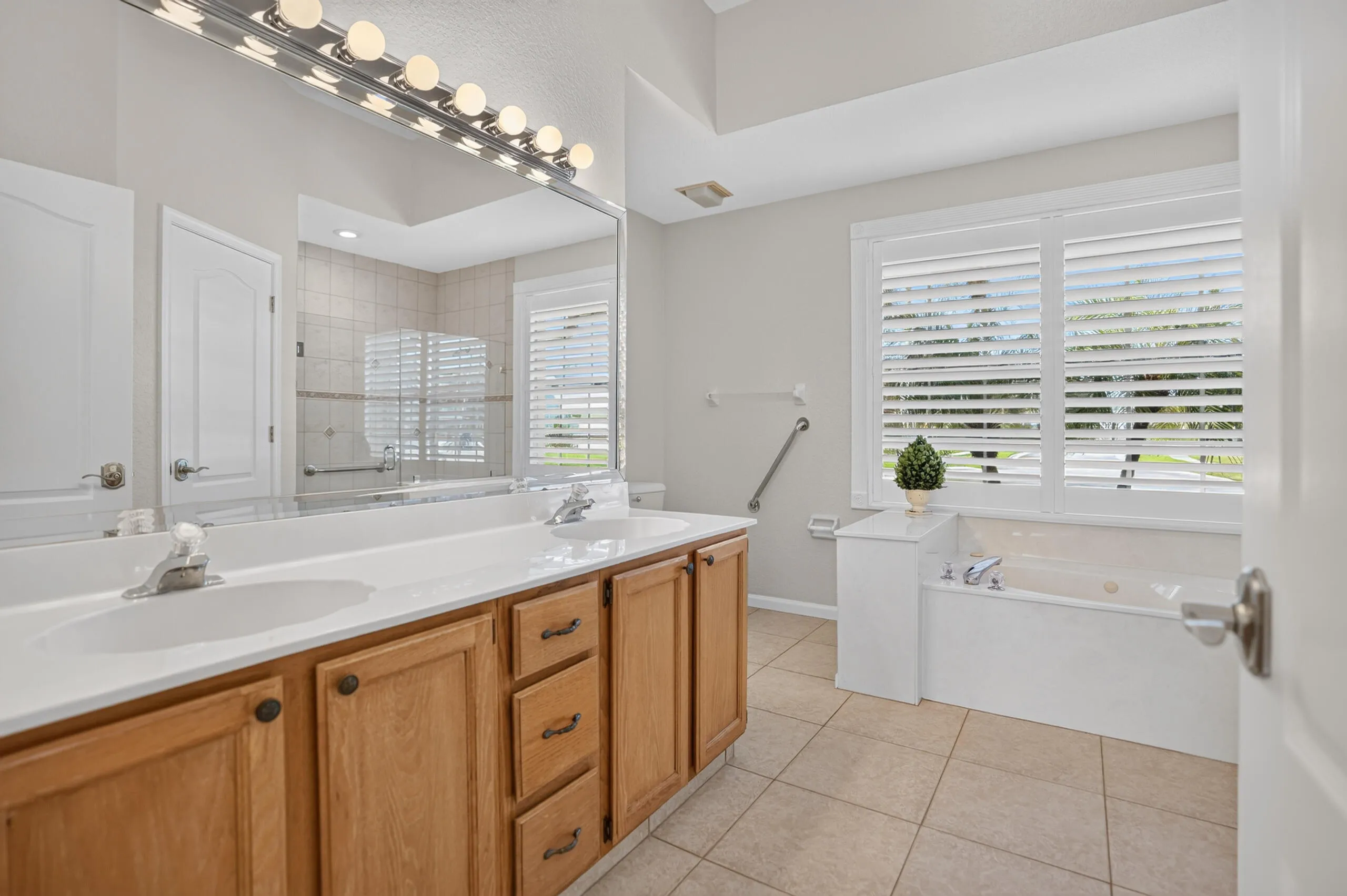Dual vanity with integrated sinks and wood cabinetry