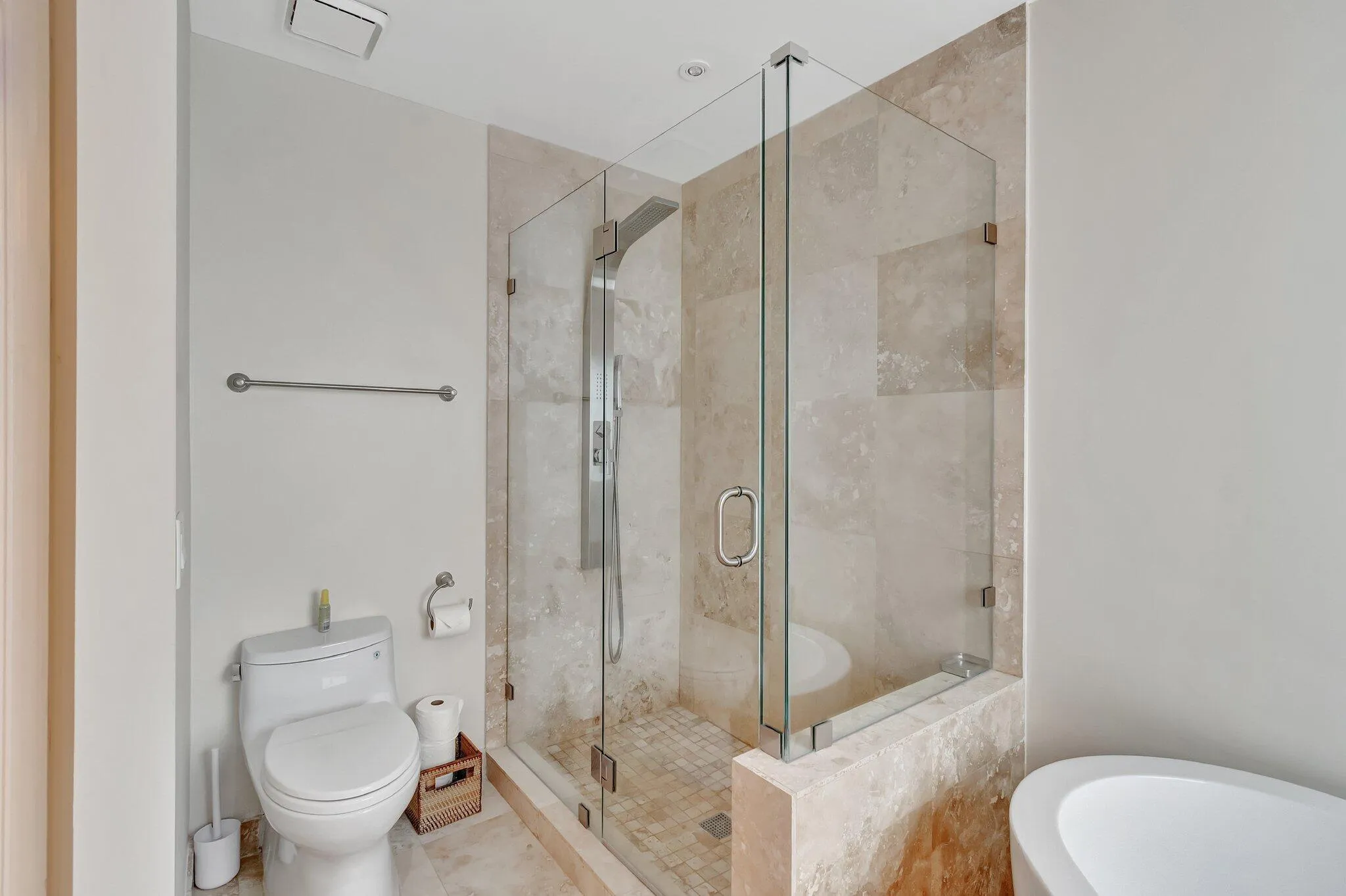 Primary Bathroom/Separate Shower
