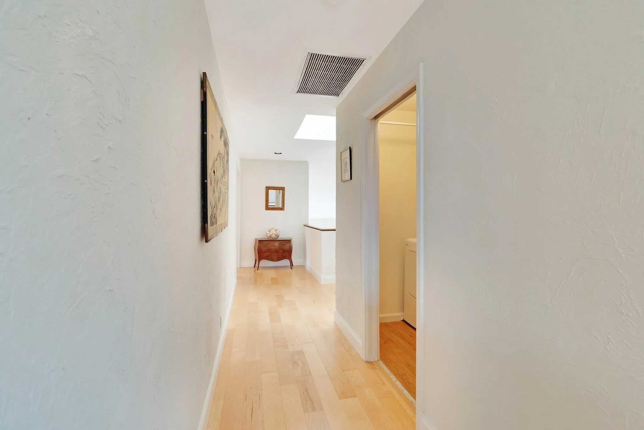 Hallway Betweeen Bedrooms and Primary