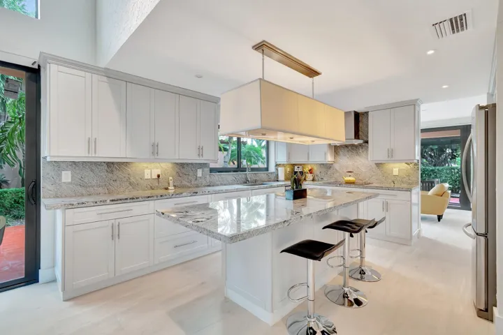 Kitchen / Island