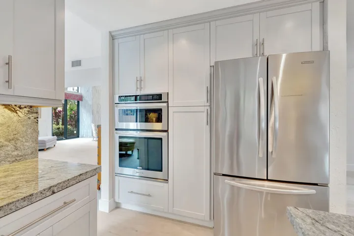Kitchen / Wall Oven