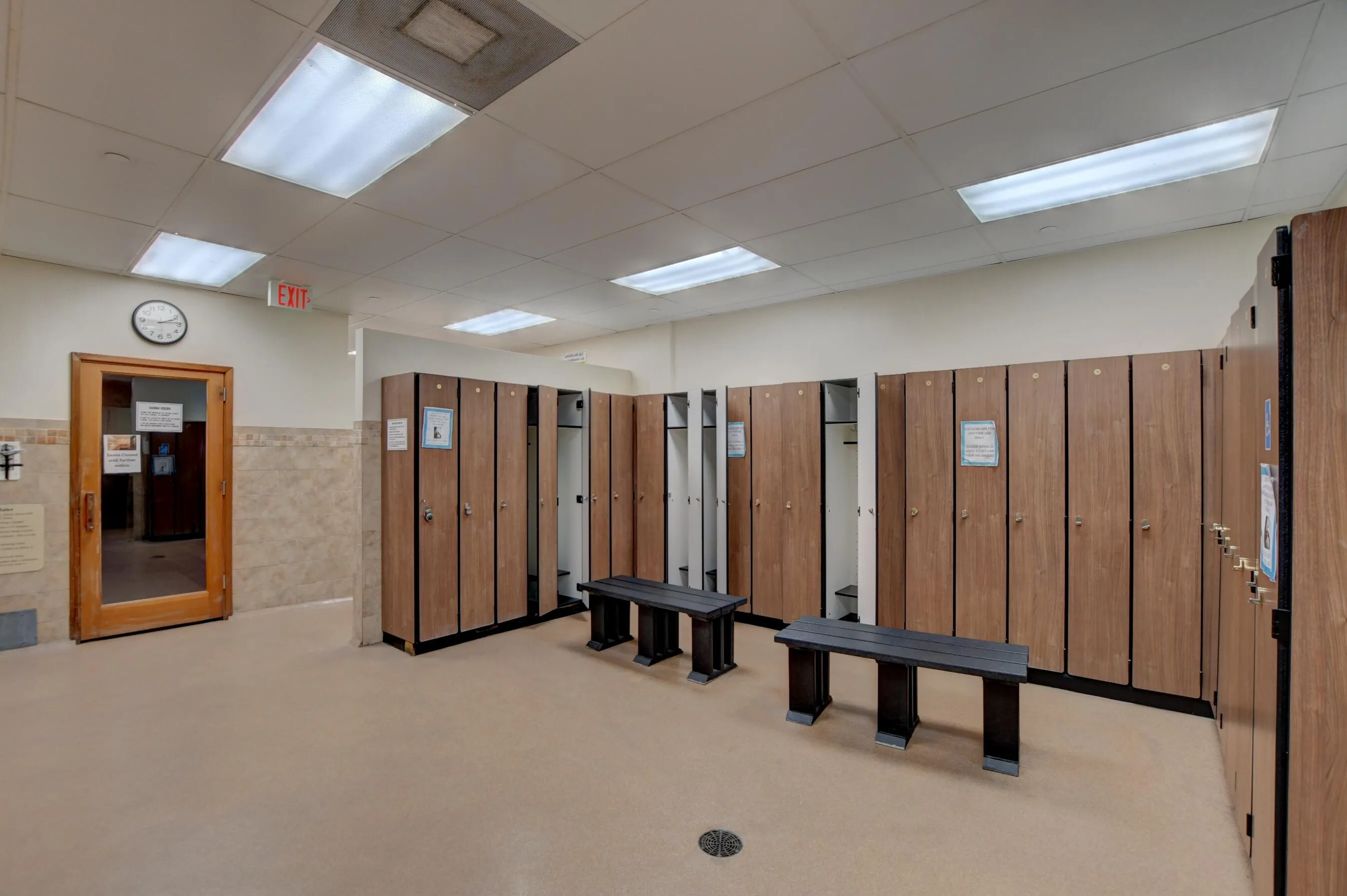*Gym Lockers & Sauna