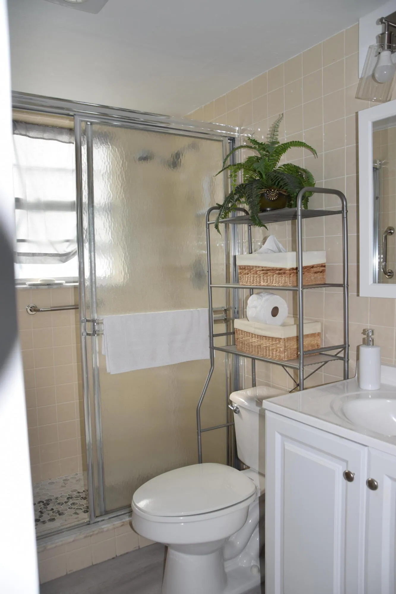 Full Bathroom w/ walk in shower
