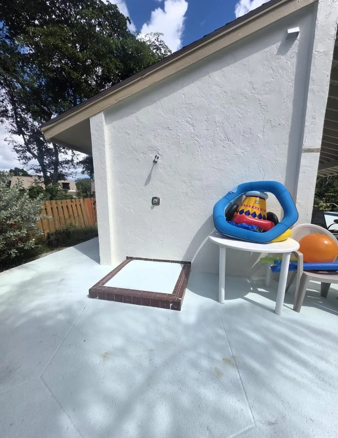 Outdoor Shower at Pool