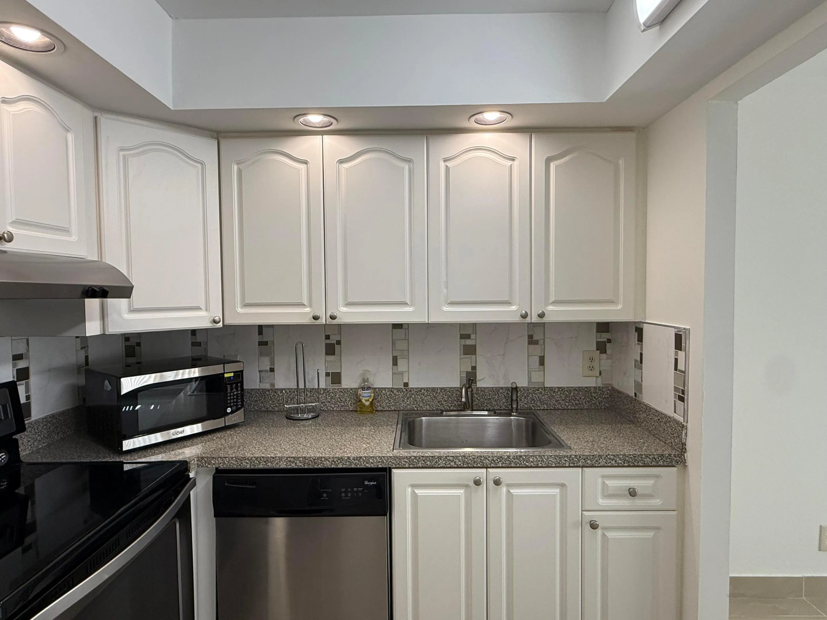 490 MonK kitchen detail