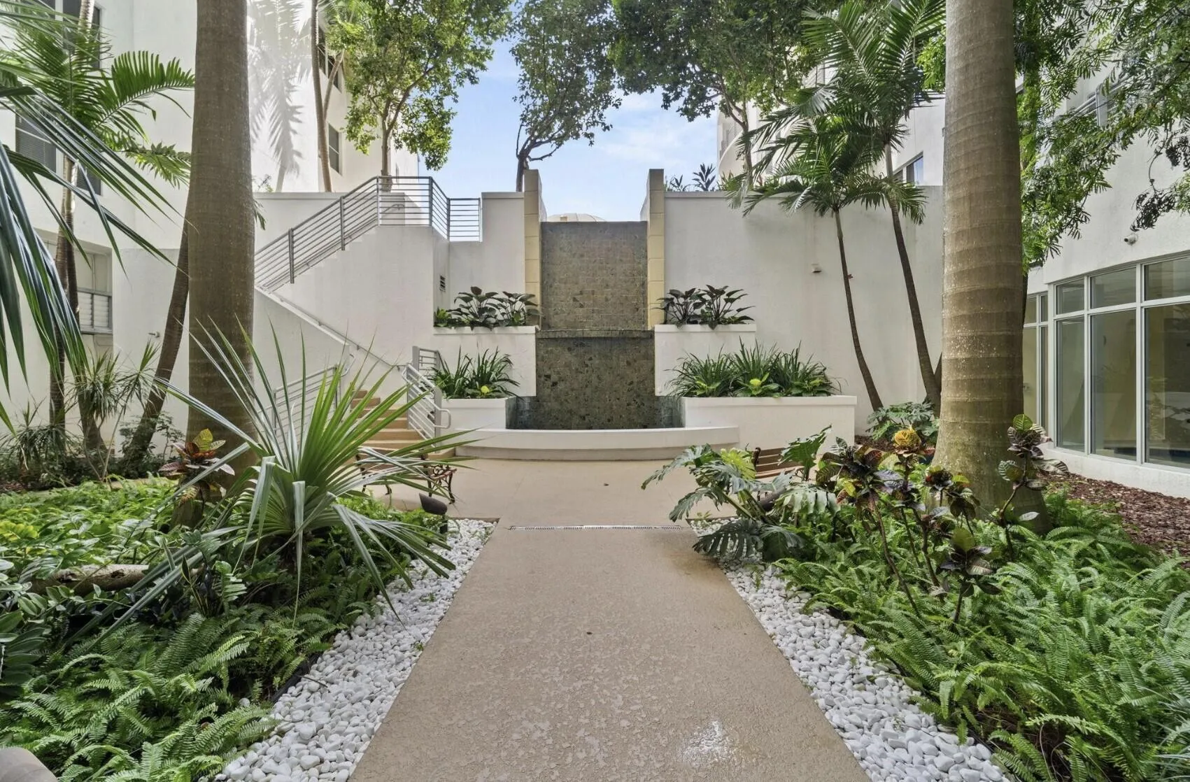 Resort-Style Courtyard