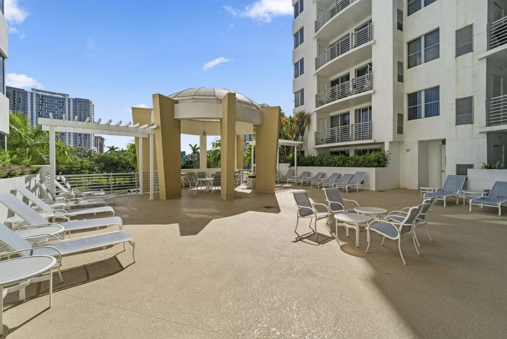 Resort-Style Courtyard