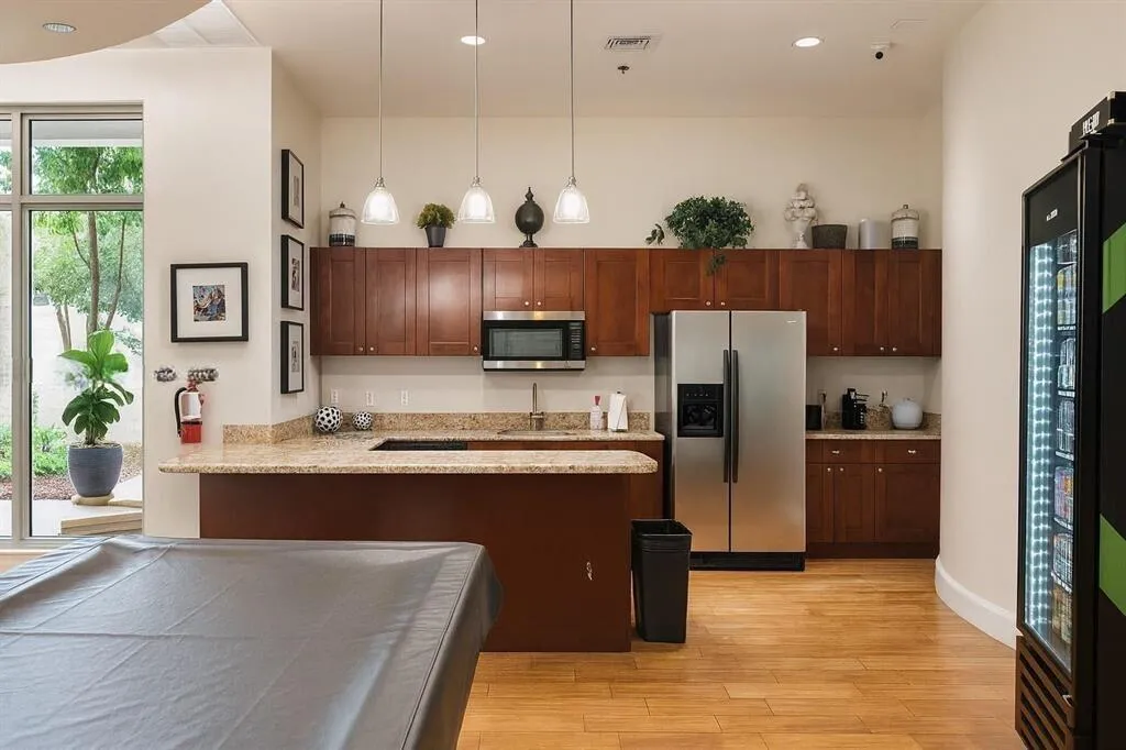 Game Lounge & Kitchen