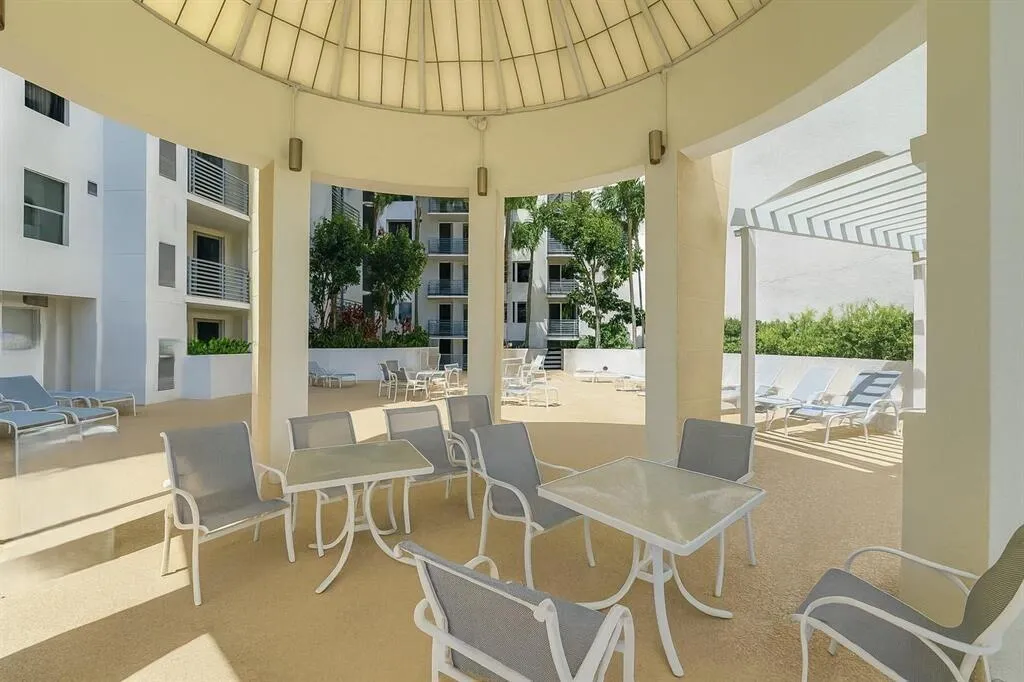 Resort-Style Courtyard