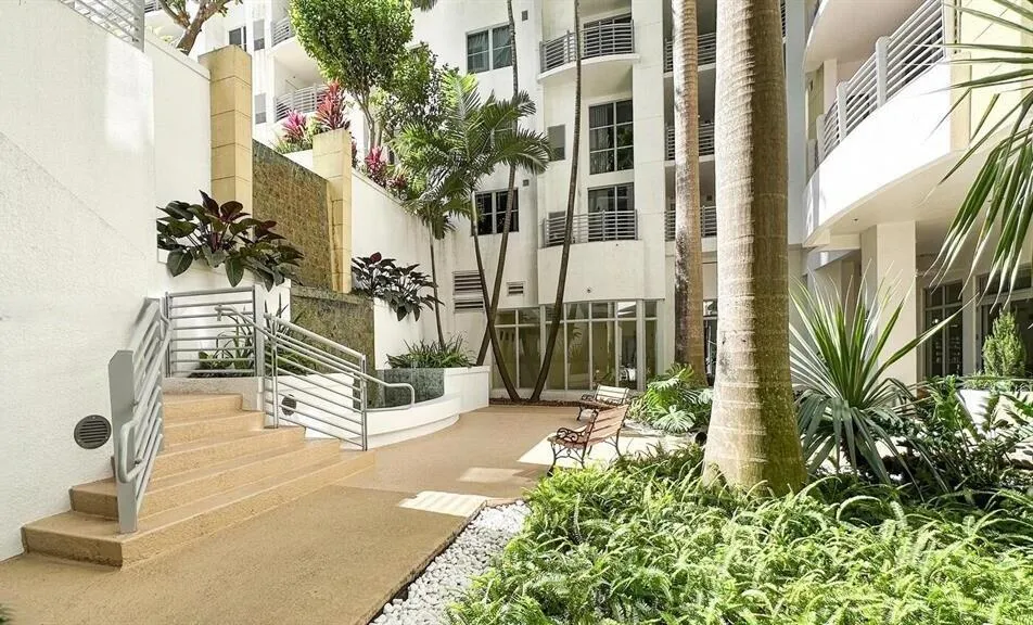 Resort-Style Courtyard