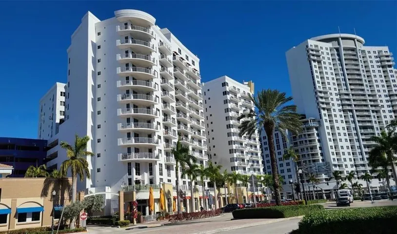 Downtown Hollywood Living