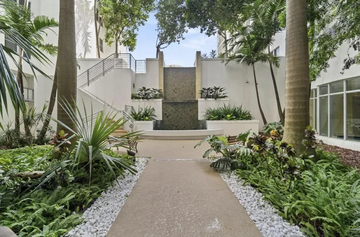 Resort-Style Courtyard