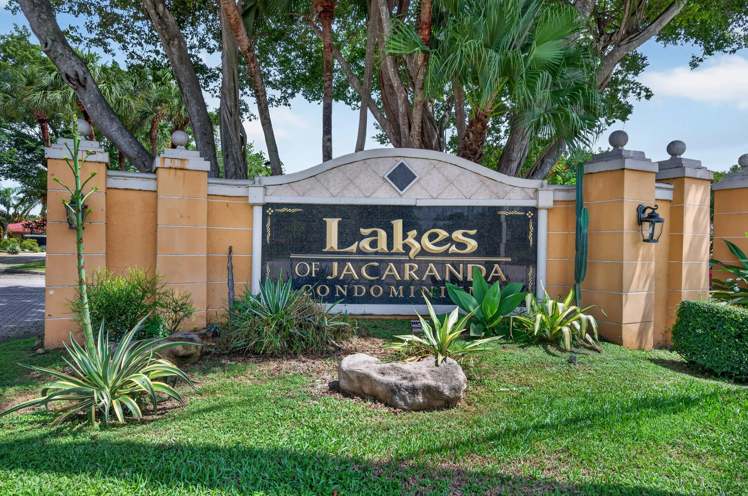 10765 apt 307-33