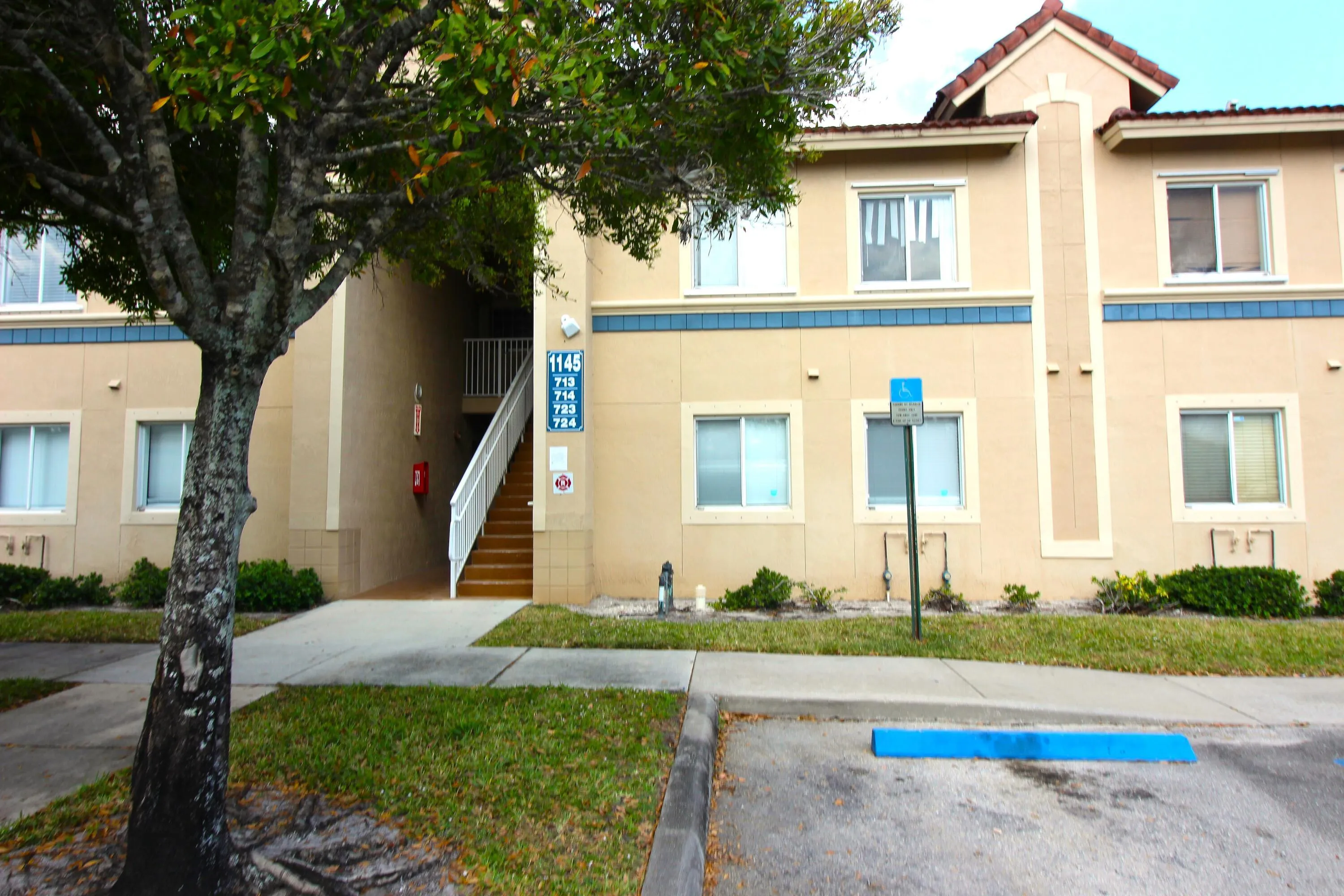 1145 golden lakes