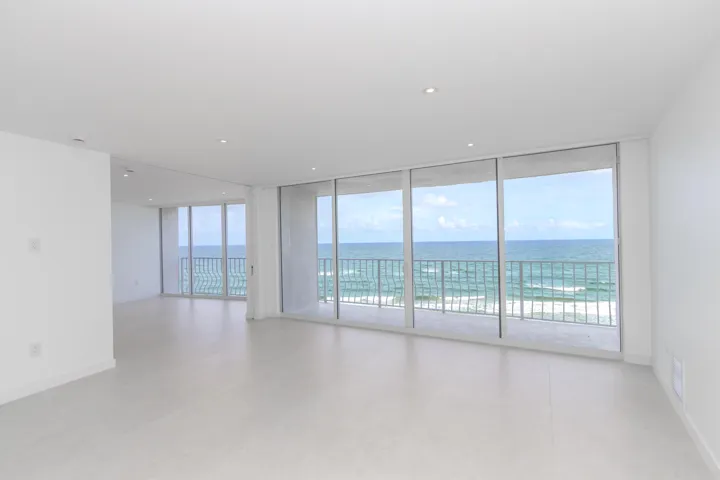 Direct ocean exposure from every major room