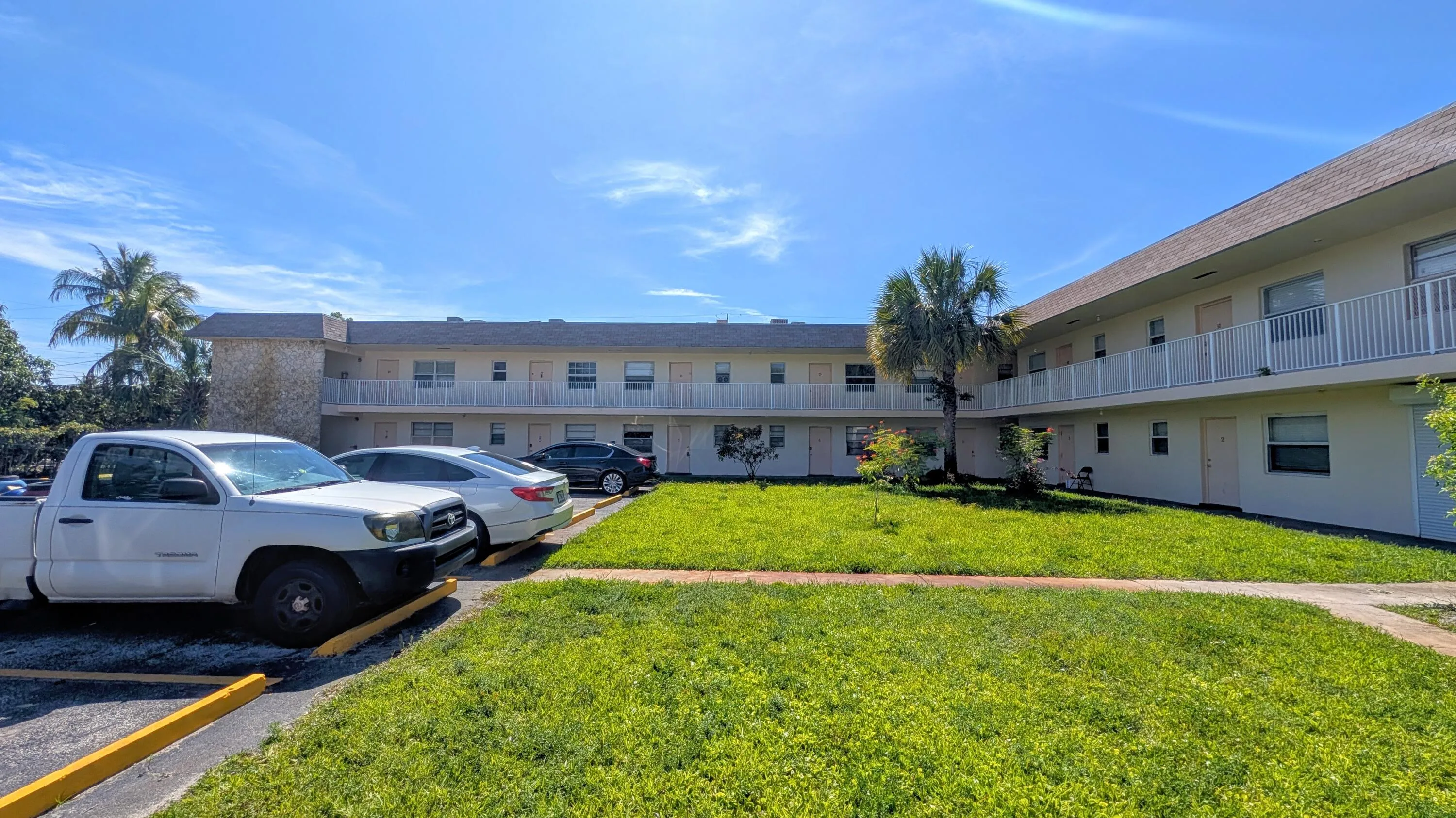 Exterior front & parking