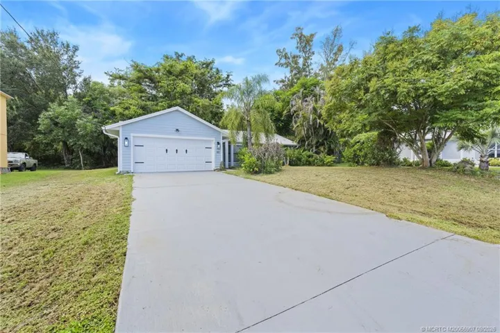 411 SW Namoit Pl, Port St. Lucie, FL 34953