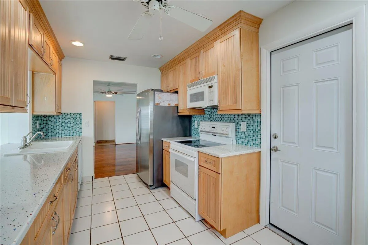 24-2198 SW 12th-24