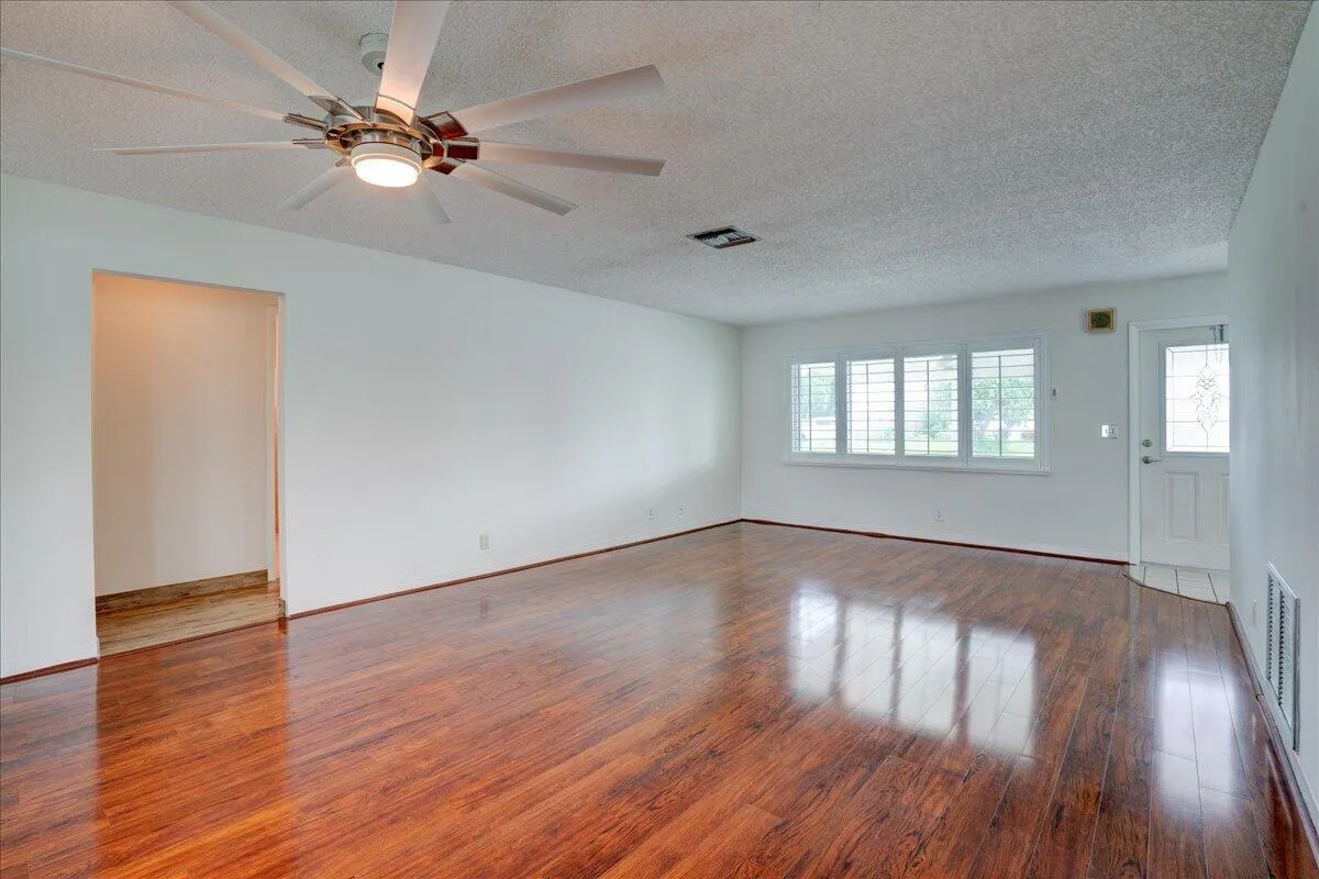 11-2198 SW 12th-11