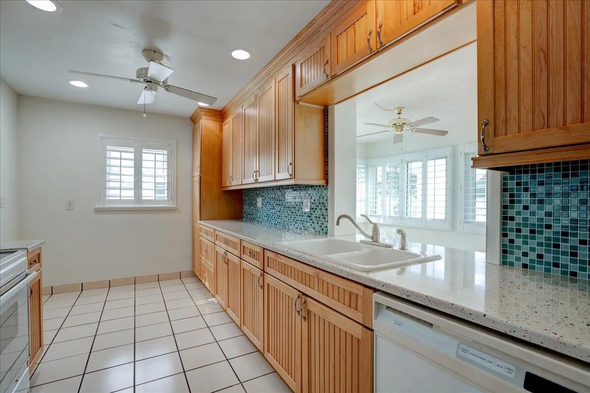 20-2198 SW 12th-20