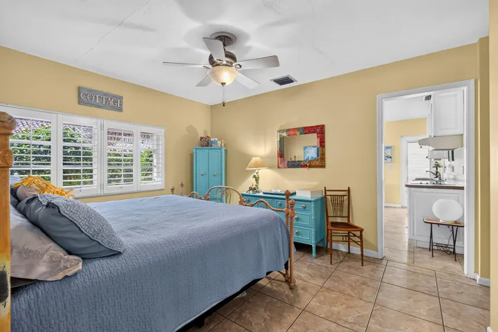 Attached Mother-in-law suite - bedroom