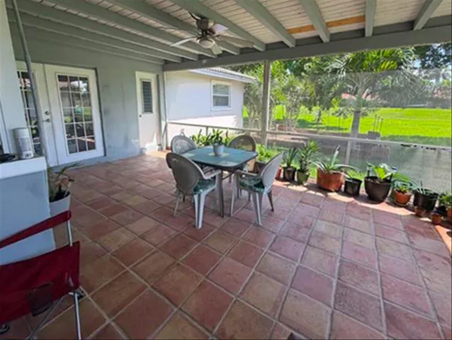 Spacious covered screened patio
