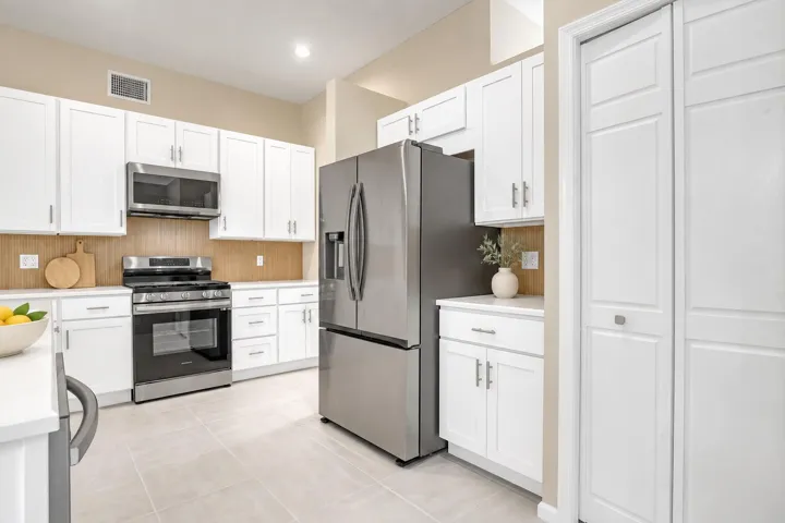 21_Kitchen_Angle_3