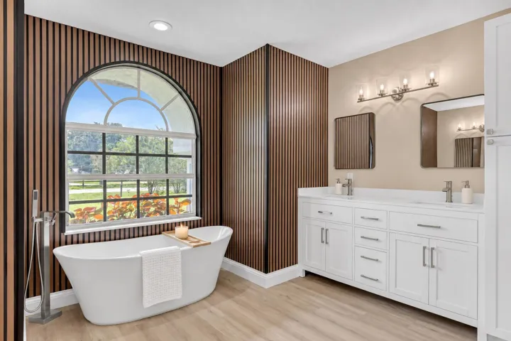 33_Primary_Bath_Angle_3
