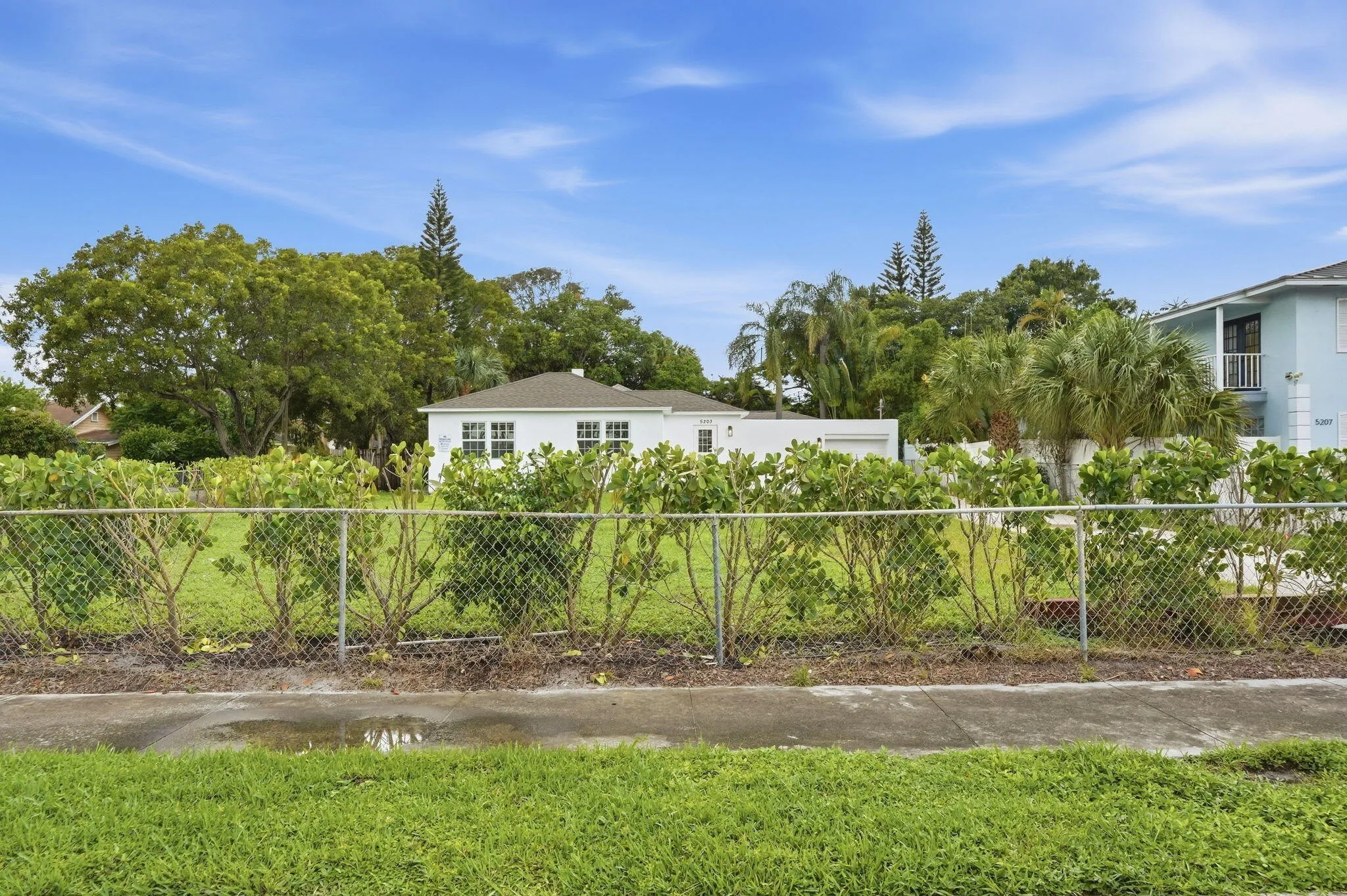 7-web-or-mls-5203_N_Flagler_Dr_07419