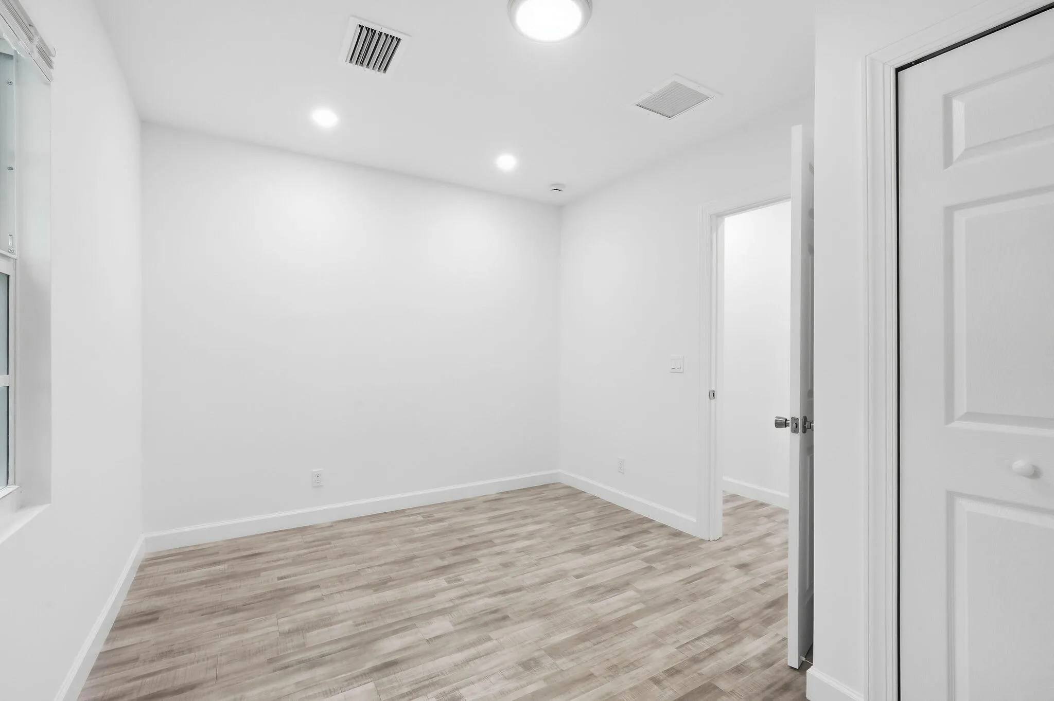 15-web-or-mls-5203_N_Flagler_Dr_07473