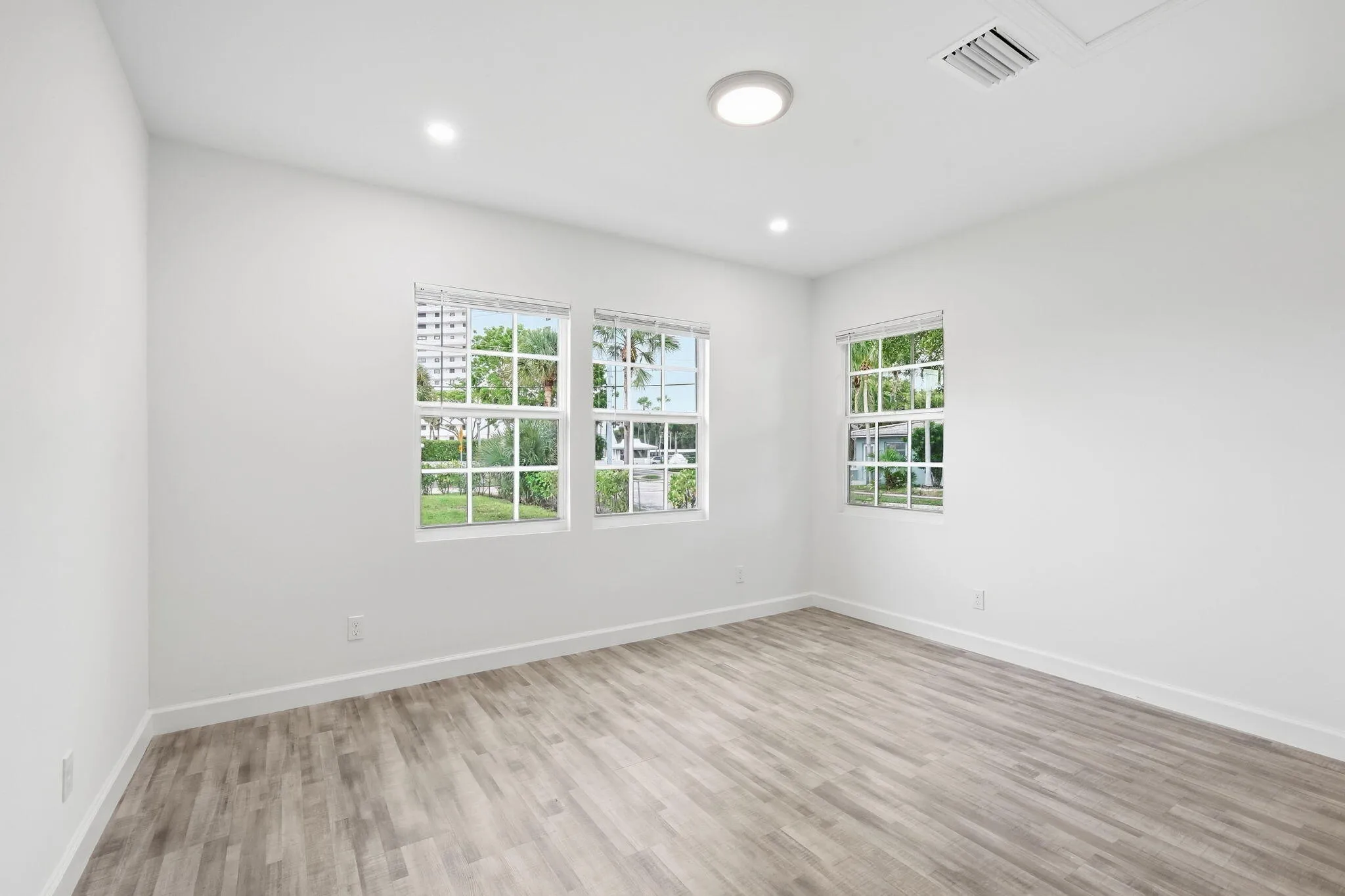10-web-or-mls-5203_N_Flagler_Dr_07449
