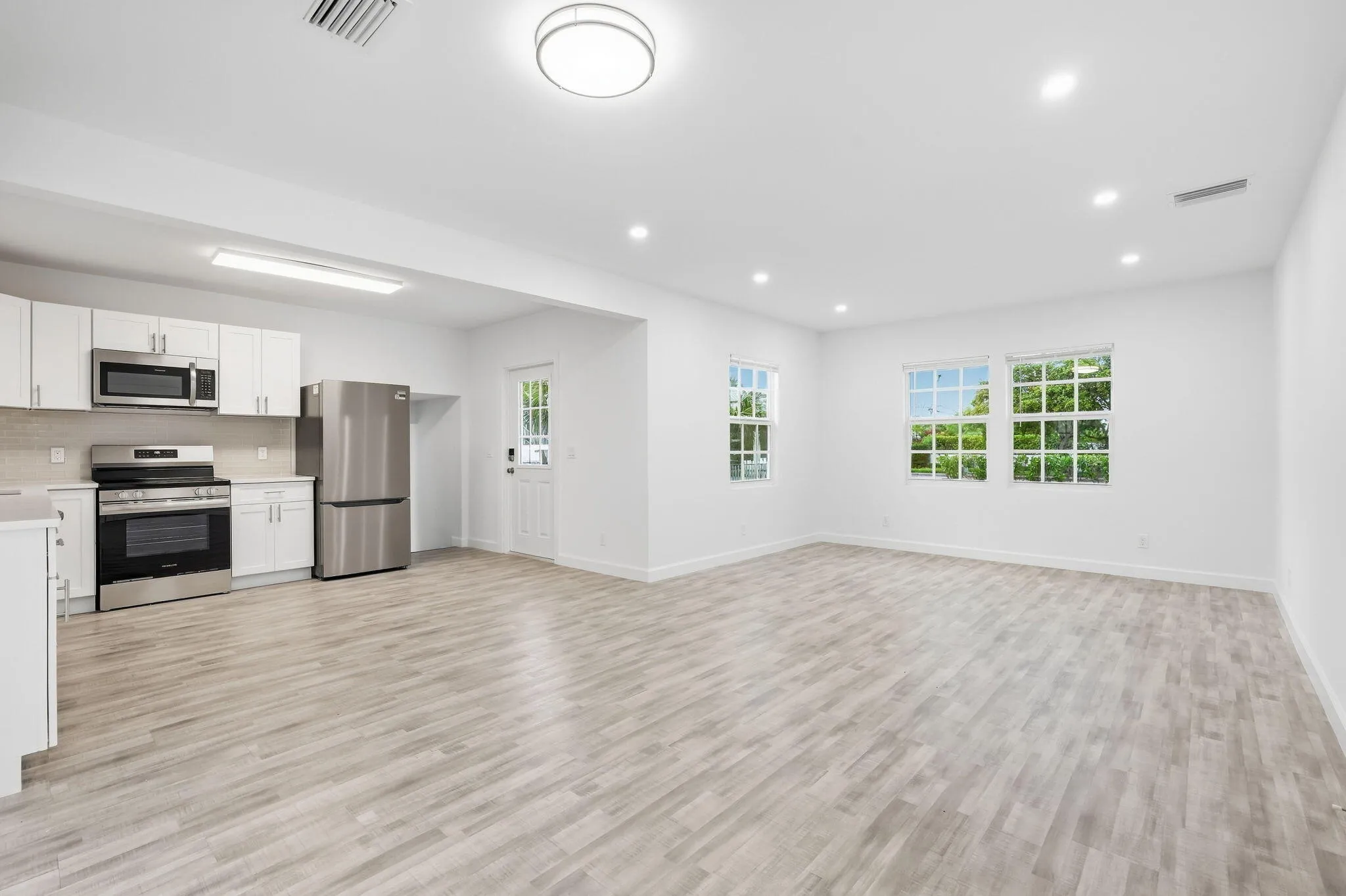 27-web-or-mls-5203_N_Flagler_Dr_07518