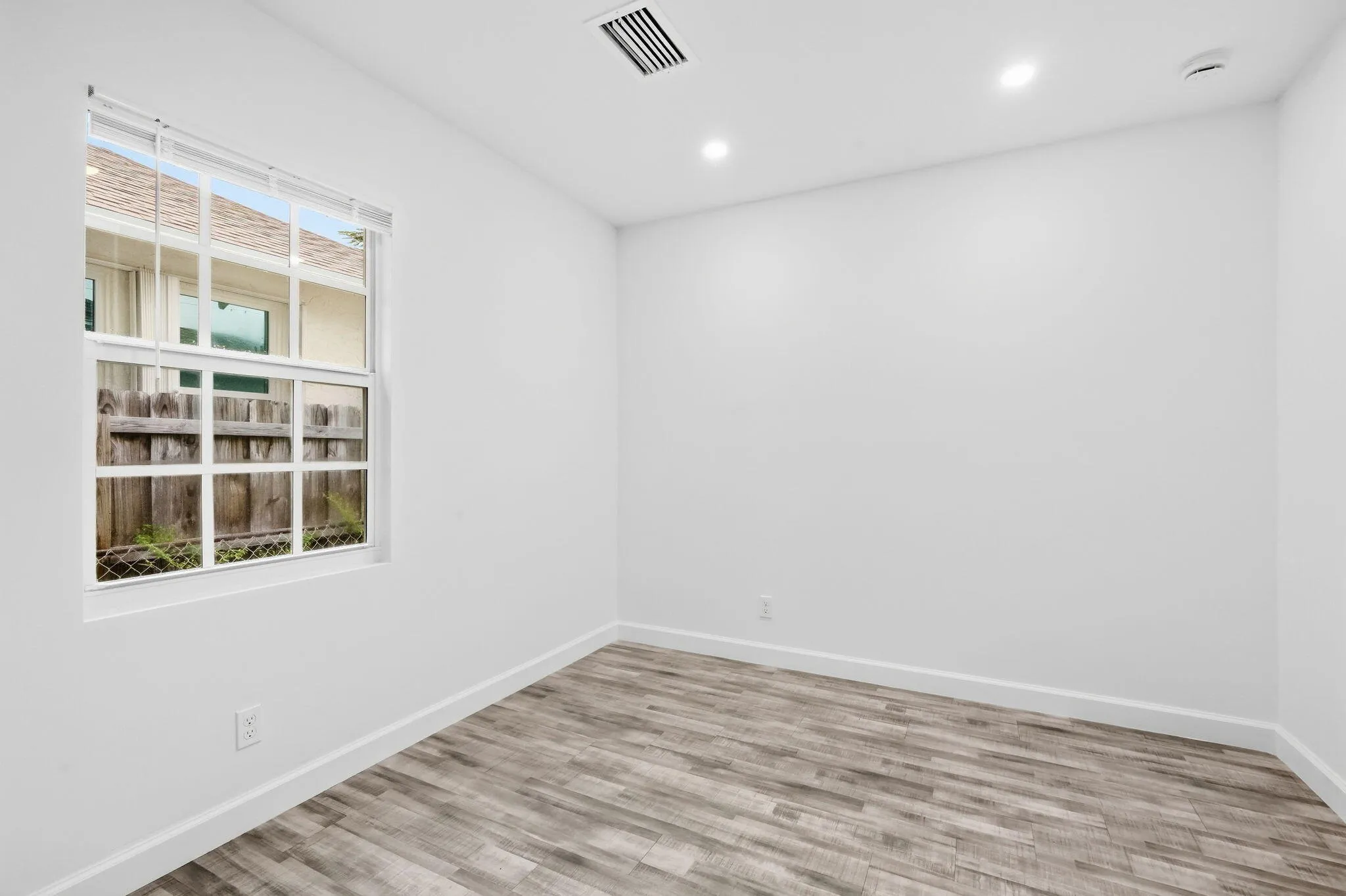 16-web-or-mls-5203_N_Flagler_Dr_07476