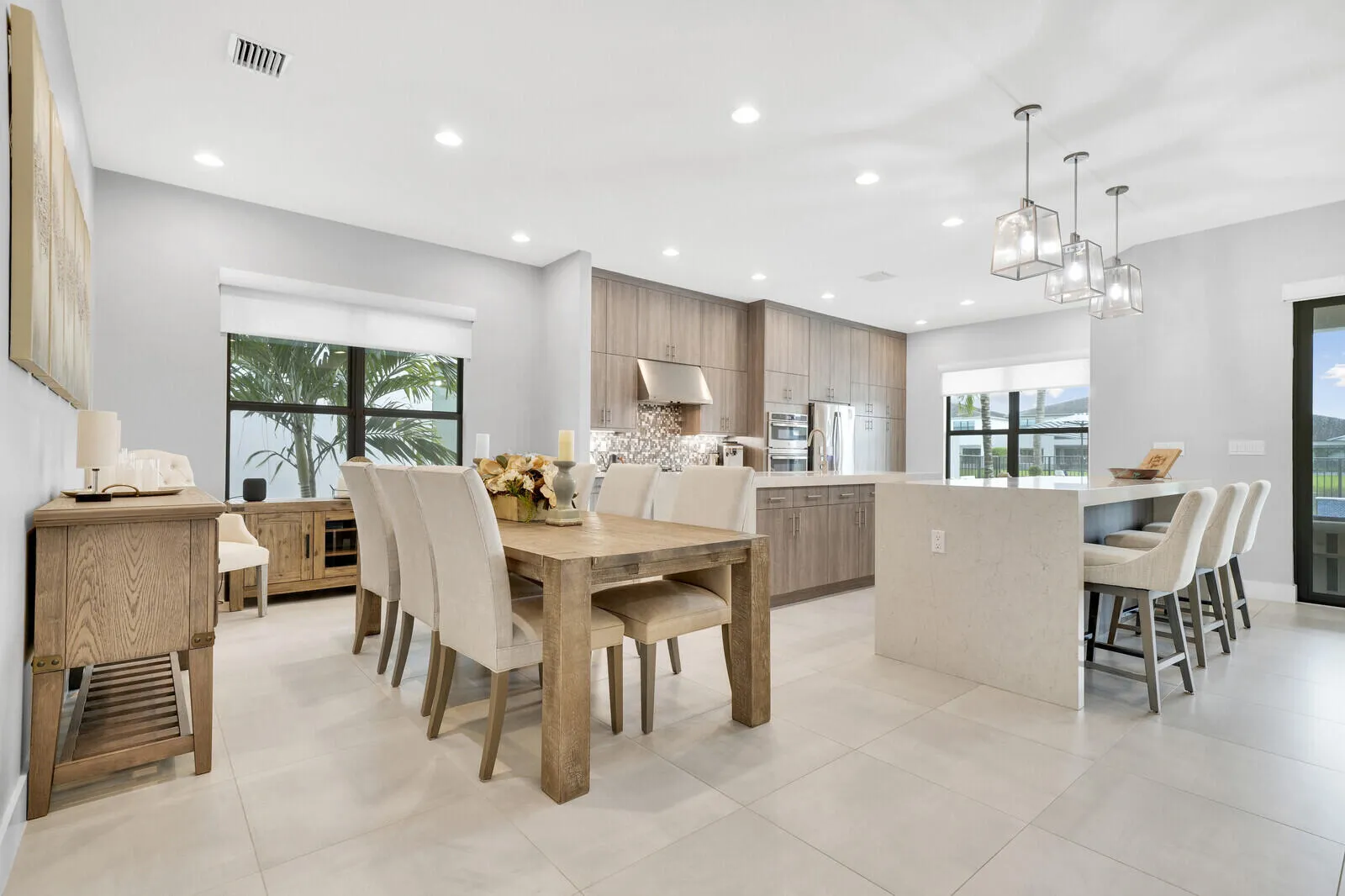 KITCHEN W/ LARGE DINING AREA