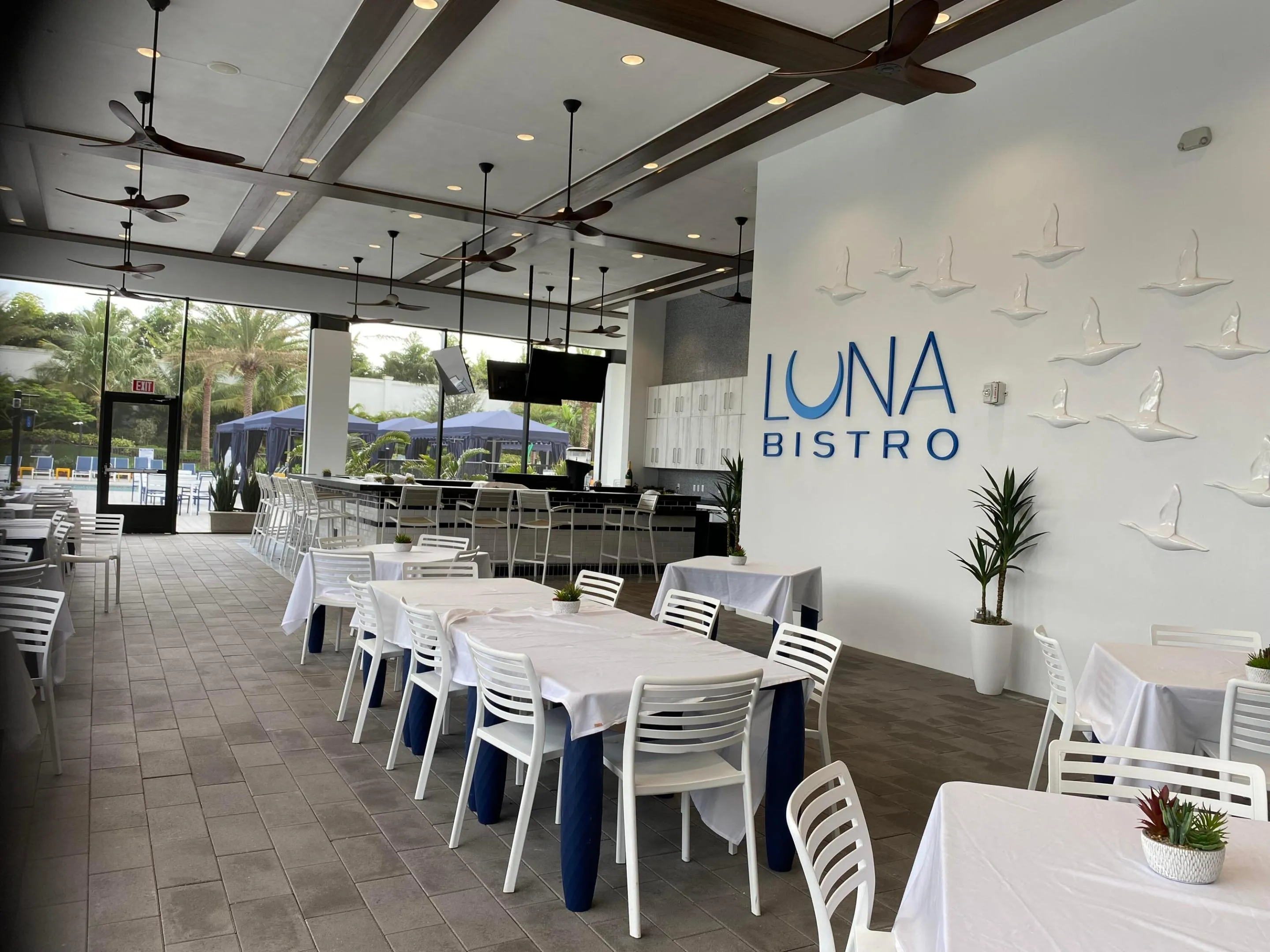 LUNA BISTRO