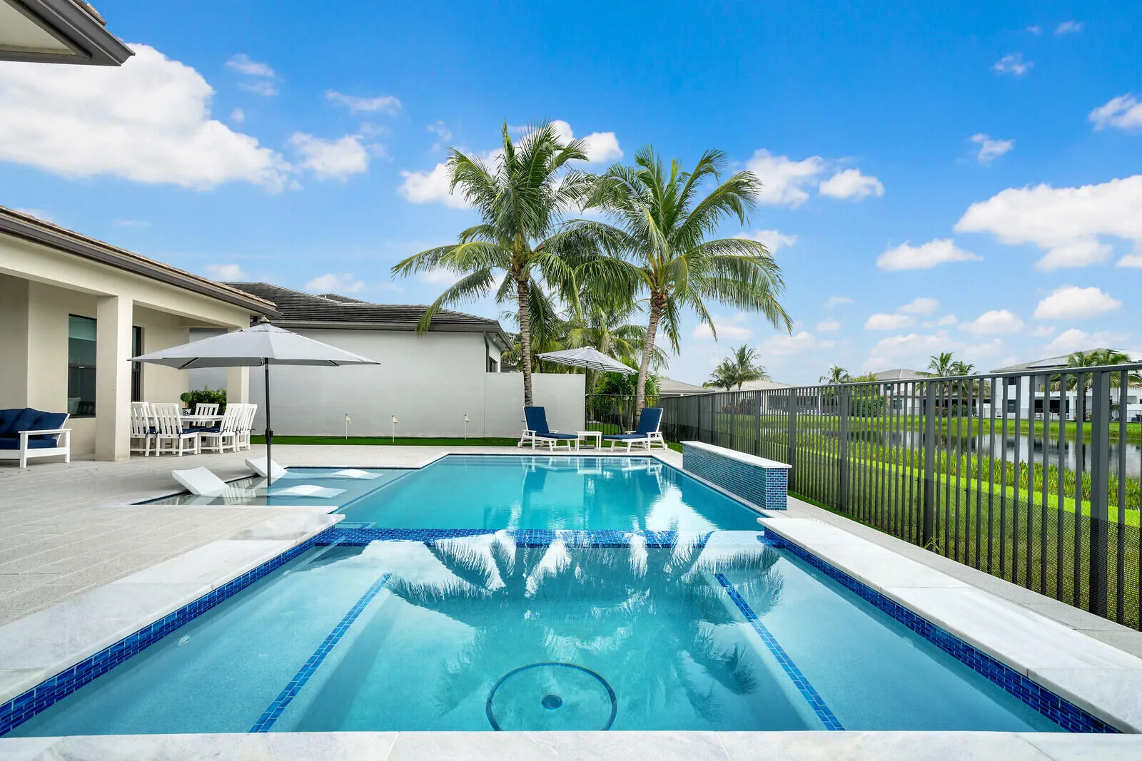 POOL W/ SPA
