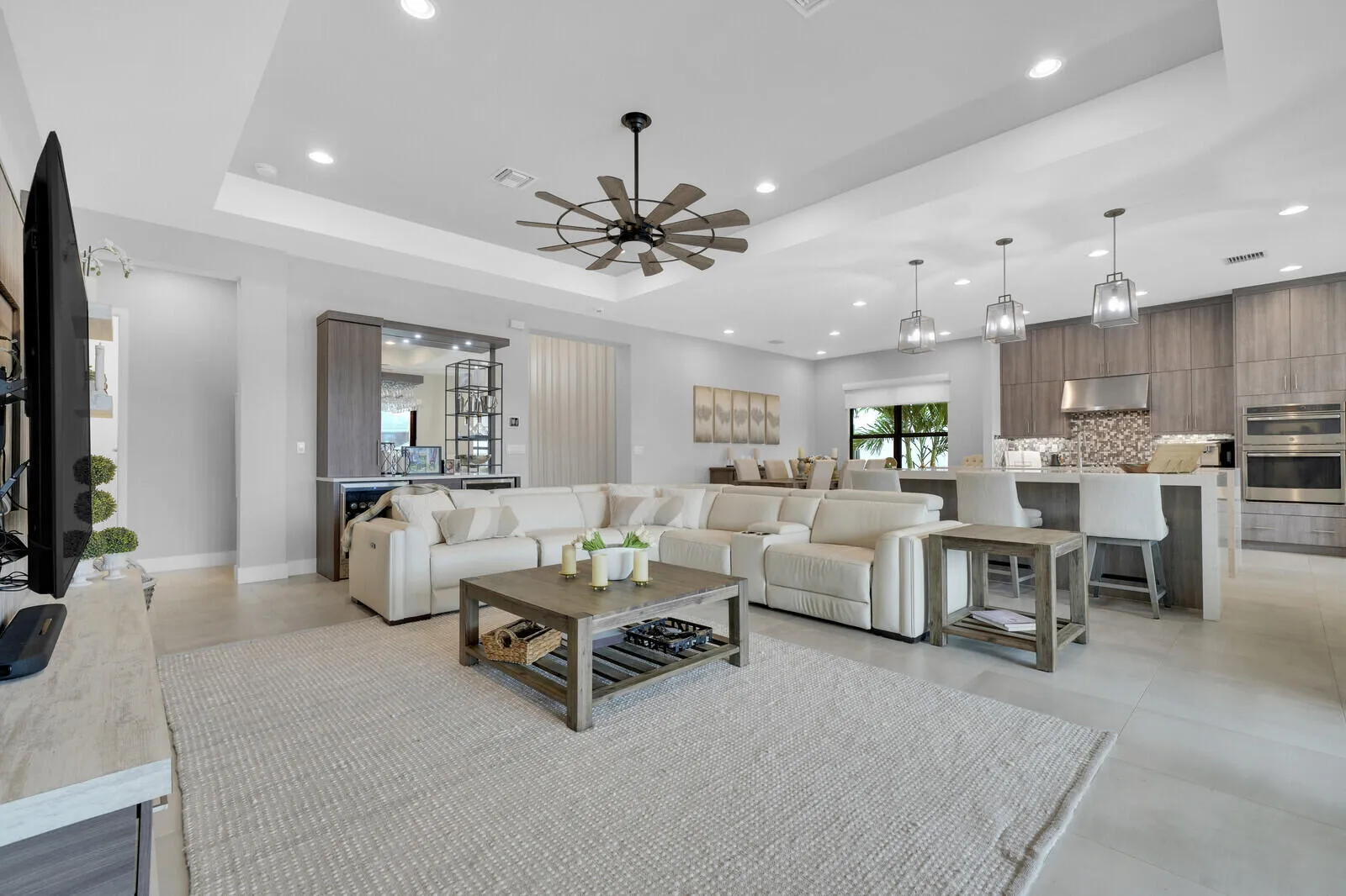 KITCHEN & GREAT ROOM