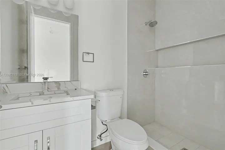 Photo 34