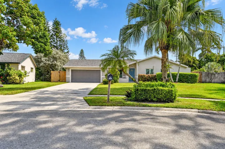 Oversized 1/4 acre pie shaped lot
