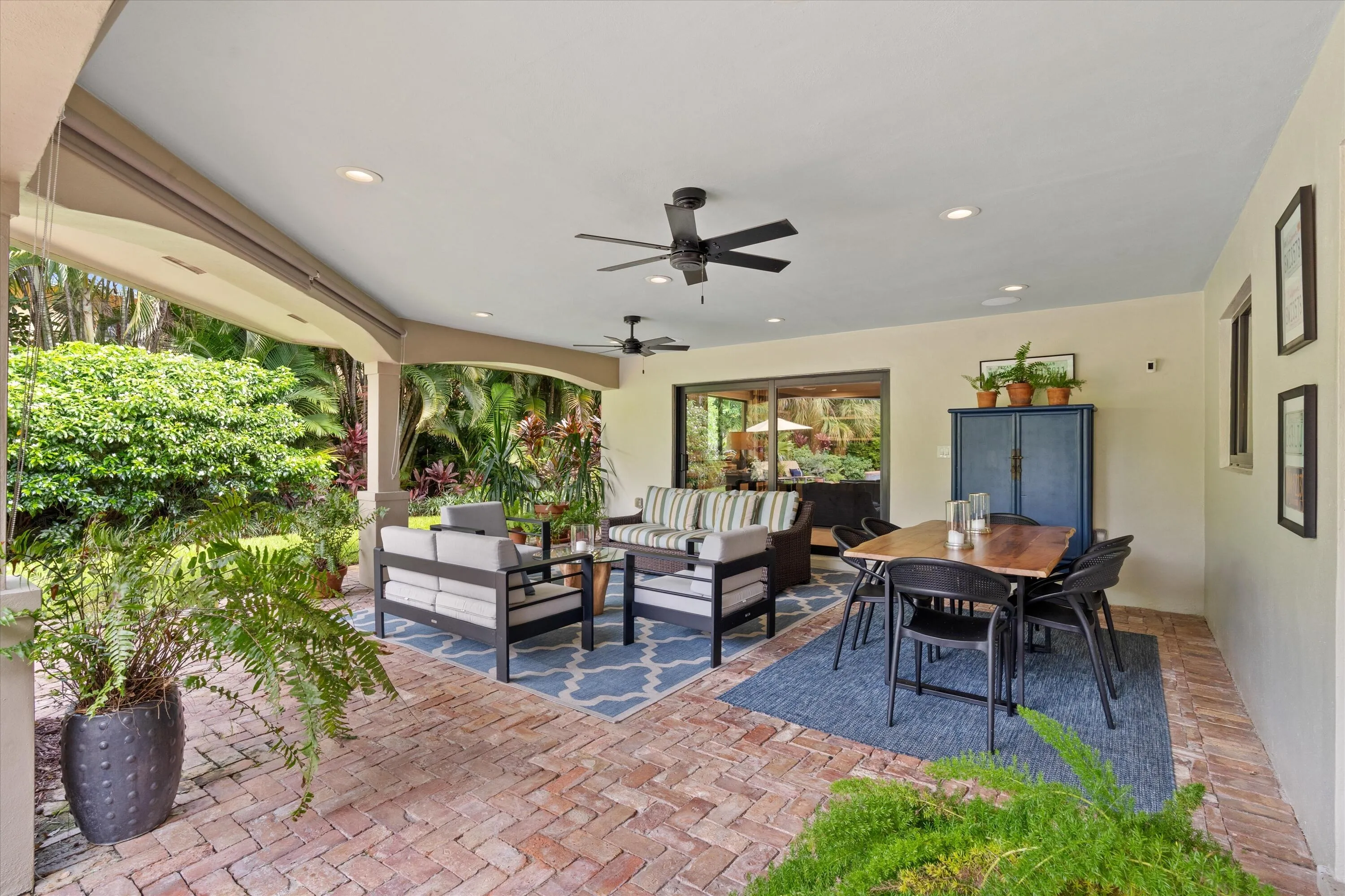 _21 Outdoor Living Dining 2