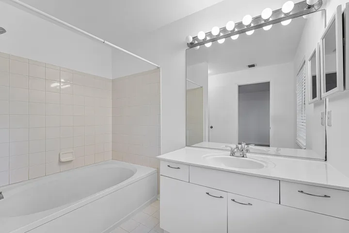 024-11031PeriwinkleLane-Tamarac-FL-33321